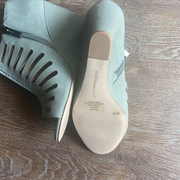 BCBG 3.5 heel wedges - Picture 4 of 9